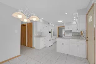 9700 S Kolmar Ave, Oak Lawn, IL 60453 - Photo 11