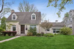 233 S Prospect Ave, Clarendon Hills, IL 60514 - Photo 1