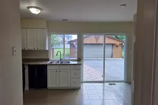 3950 171st Pl, Country Club Hills, IL 60478 - Photo 5