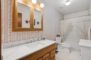 1160 32nd St, Moline, IL 61265 - Photo 9