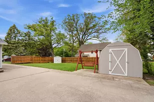 1160 32nd St, Moline, IL 61265 - Photo 25