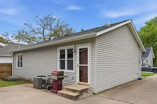 1160 32nd St, Moline, IL 61265 - Photo 23
