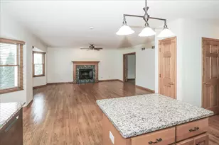 52 W Glenlake Ave, Roselle, IL 60172 - Photo 17