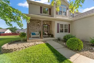 704 Hawk Dr, Mahomet, IL 61853 - Photo 5