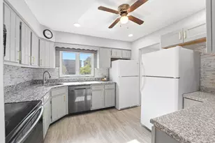 9331 Landings Ln, Des Plaines, IL 60016 - Photo 7