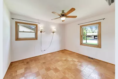 241 Brookhaven Drive, Elk Grove Village, IL 60007 - Photo 15