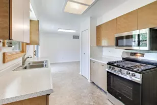 241 Brookhaven Dr, Elk Grove Village, IL 60007 - Photo 13