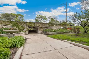 711 W Gordon Terrace, Chicago, IL 60613 - Photo 17