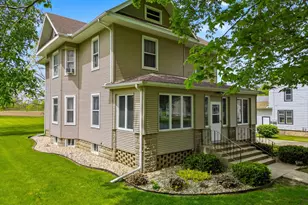 125 S State St, Franklin Grove, IL 61031 - Photo 3