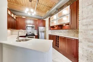 225 W Huron St, Chicago, IL 60654 - Photo 7