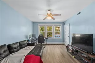 1645 W Beach Ave, Chicago, IL 60622 - Photo 3