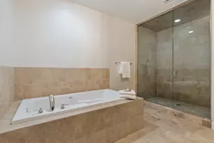 409 E Benton Pl, Chicago, IL 60601 - Photo 19