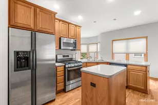 574 Sudbury Cir, Oswego, IL 60543 - Photo 7