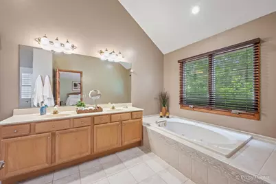 1702 King Richard Circle, Saint Charles, IL 60174 - Photo 23