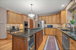 1702 King Richard Cir, Saint Charles, IL 60174 - Photo 11