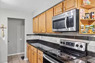 3201 W Balmoral Ave, Chicago, IL 60625 - Photo 9