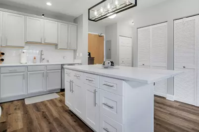 14 S Prospect Street #401, Roselle, IL 60172 - Photo 7