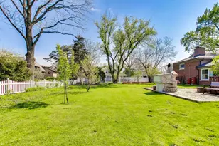 2725 Roslyn Ln, Highland Park, IL 60035 - Photo 23