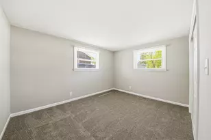 58 Golfview Ln, Carpentersville, IL 60110 - Photo 11