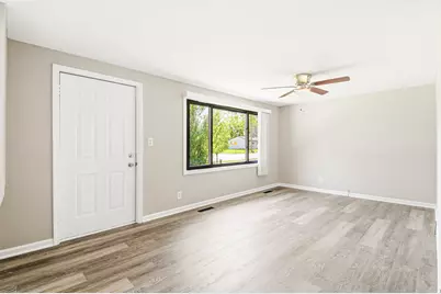 58 Golfview Lane, Carpentersville, IL 60110 - Photo 3