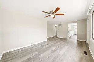 58 Golfview Ln, Carpentersville, IL 60110 - Photo 5