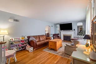 745 Greenview Pl, Lake Forest, IL 60045 - Photo 11