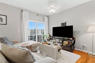 2060 Crossing Ct, Lombard, IL 60148 - Photo 3