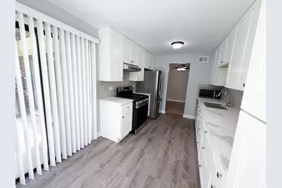 823 E Coach Road #5, Palatine, IL 60074 - Photo 5