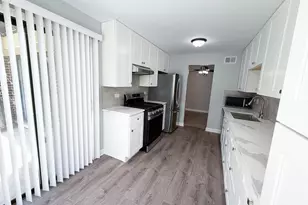 823 E Coach Rd, Palatine, IL 60074 - Photo 5