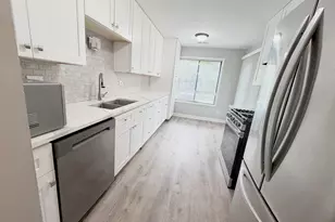 823 E Coach Rd, Palatine, IL 60074 - Photo 7