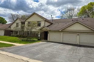 823 E Coach Rd, Palatine, IL 60074 - Photo 1