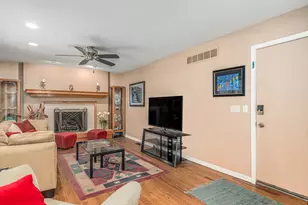 1813 Clyde Dr, Naperville, IL 60565 - Photo 19