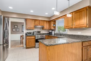 1813 Clyde Dr, Naperville, IL 60565 - Photo 9