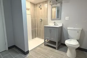 9237 S Paxton Ave, Chicago, IL 60617 - Photo 15