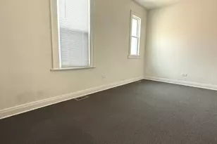 9237 S Paxton Ave, Chicago, IL 60617 - Photo 5