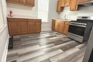 9237 S Paxton Ave, Chicago, IL 60617 - Photo 9