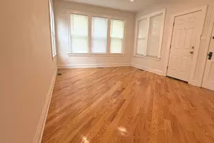 9237 S Paxton Ave, Chicago, IL 60617 - Photo 13
