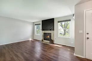 1022 Colony Lake Dr, Schaumburg, IL 60194 - Photo 5