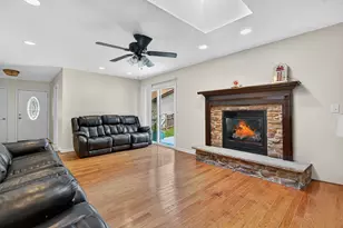 854 Plains Ct, Carol Stream, IL 60188 - Photo 3