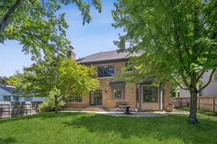 639 N Wright St, Naperville, IL 60563 - Photo 37