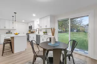 135 S Walnut Ln, Schaumburg, IL 60193 - Photo 25