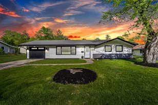 135 S Walnut Ln, Schaumburg, IL 60193 - Photo 1