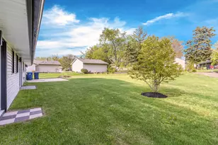 135 S Walnut Ln, Schaumburg, IL 60193 - Photo 9