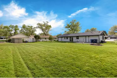 135 S Walnut Lane, Schaumburg, IL 60193 - Photo 7
