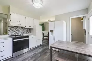 407 Bonniebrook Ave, Mundelein, IL 60060 - Photo 5