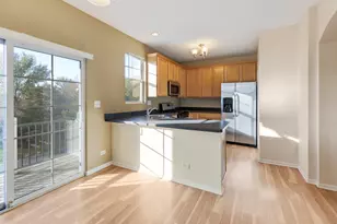 422 Grosvenor Ln, Aurora, IL 60504 - Photo 7