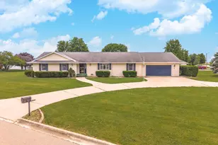 301 Scott Dr, Dwight, IL 60420 - Photo 3