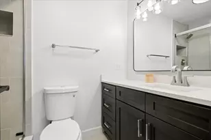 7033 N Kedzie Ave, Chicago, IL 60645 - Photo 11