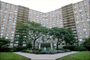 7033 N Kedzie Ave, Chicago, IL 60645 - Photo 1
