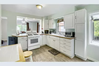 [Address not provided], Elgin, IL 60123 - Photo 7